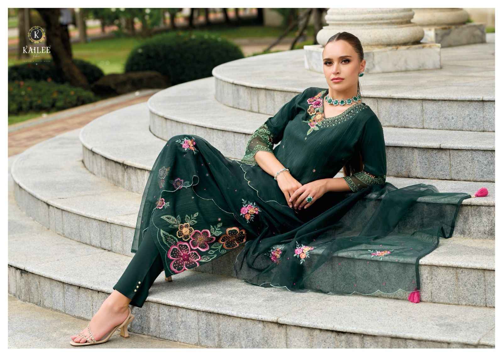 Kailee Fashion Mahnoor Viscose Kurti Combo 6 pcs Catalogue