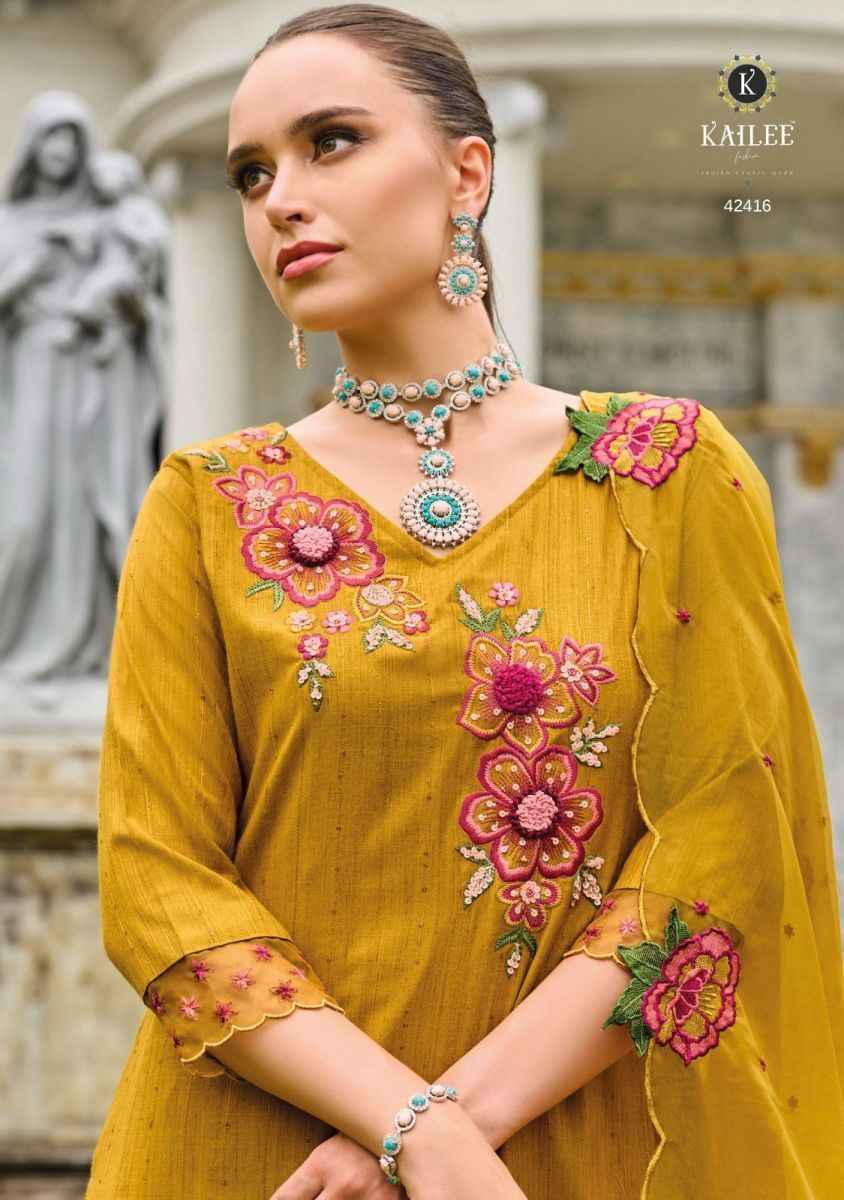 Kailee Fashion Mahnoor Viscose Kurti Combo 6 pcs Catalogue